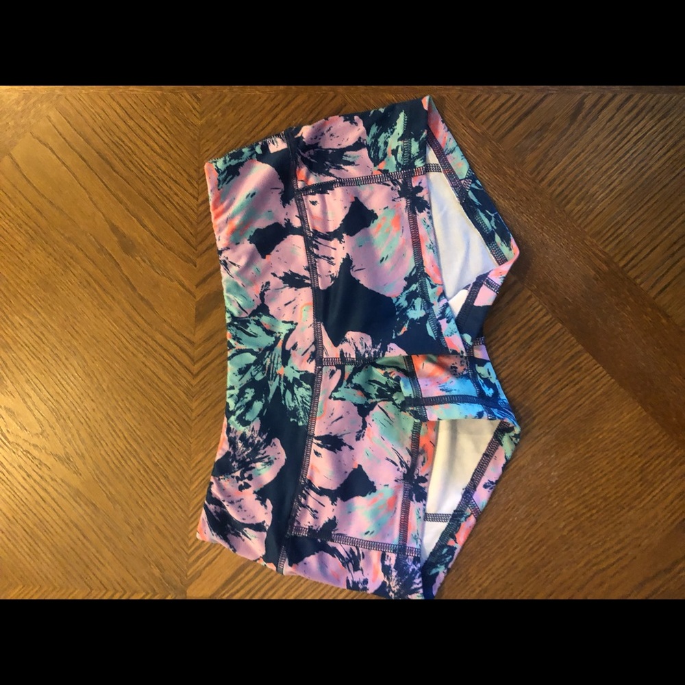 FLEO, Womens XS, Low Rise Contour, Single Lined, Excellent Used condition